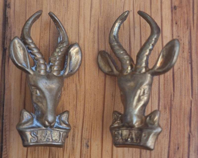 SADF - GILDING INFANTRY COLLAR BADGES - PINS INTACT