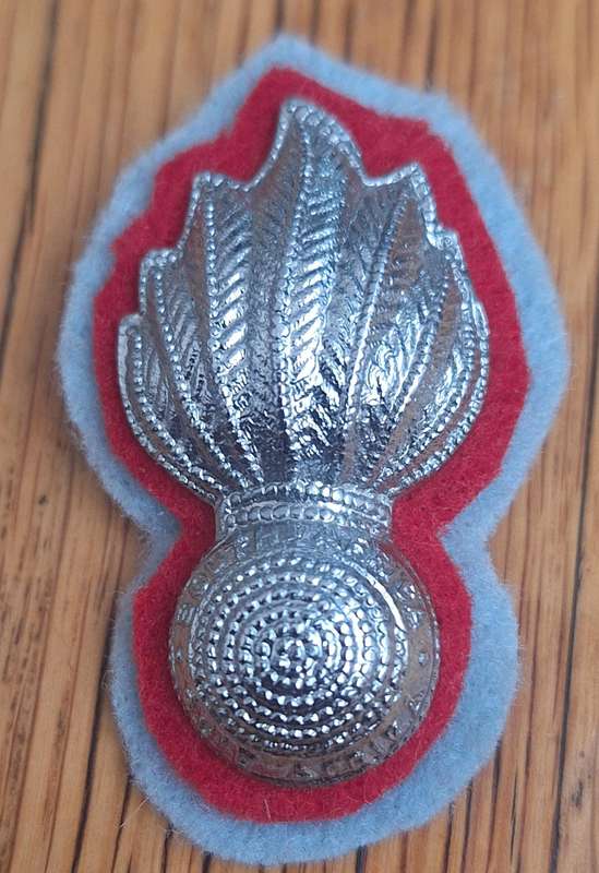 SADF - ANTI AIR ARTILLERY BERET / COLLAR BADGE - PINS INTACT