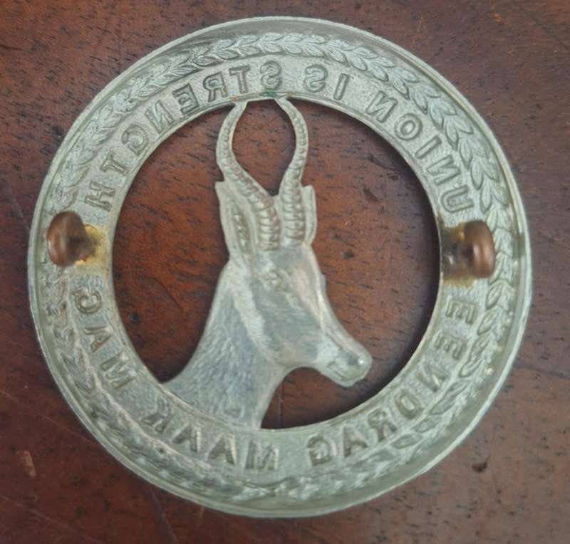 SA SCHOOL CADETS CAP BADGE (1927-1951) - LUGS INTACT