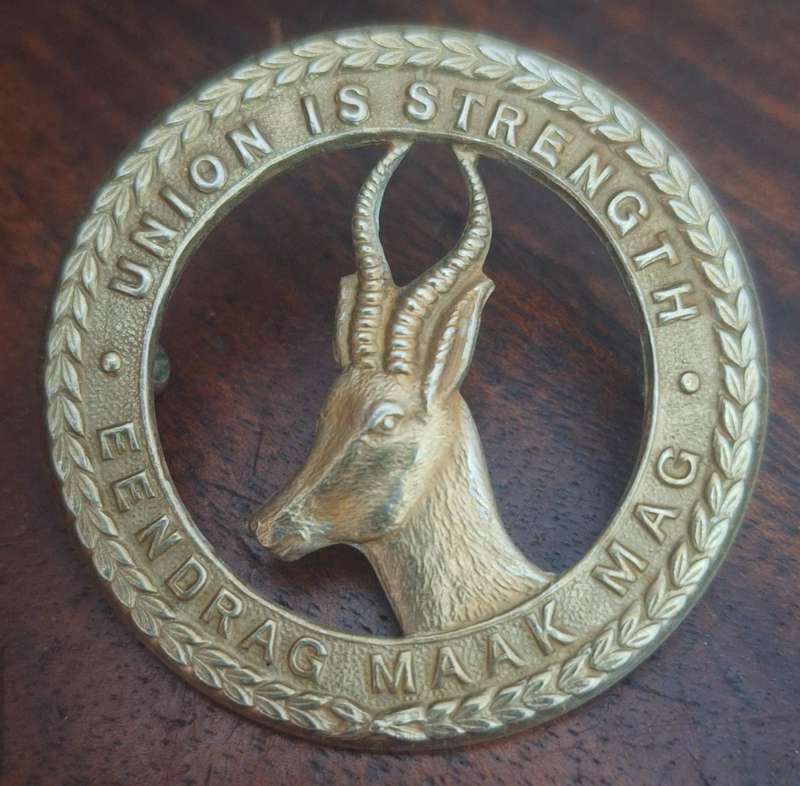 SA SCHOOL CADETS CAP BADGE (1927-1951) - LUGS INTACT