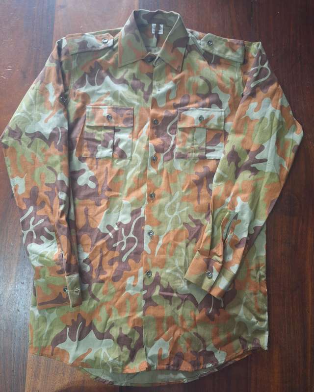 ROMANIA MILITARY CAMO SHIRT - 54 cm ARMPIT TO ARMPIT - UNWORN