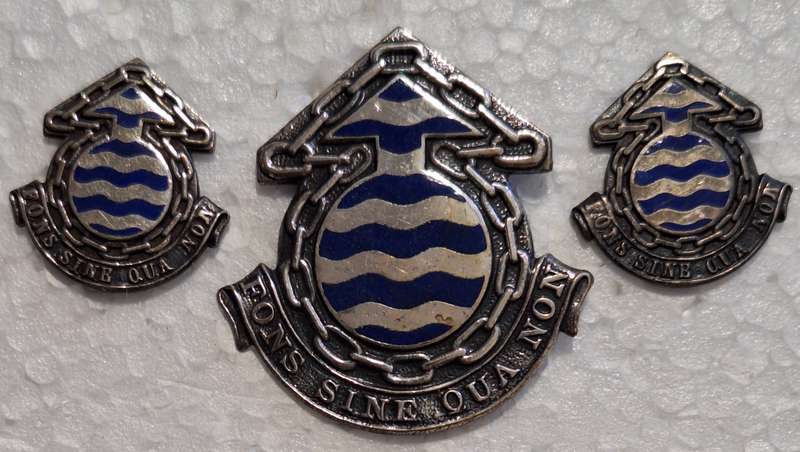 SADF - ORDNANCE SERVICES CAP AND COLLAR BADGES SET - SCREWS AND PINS INTACT