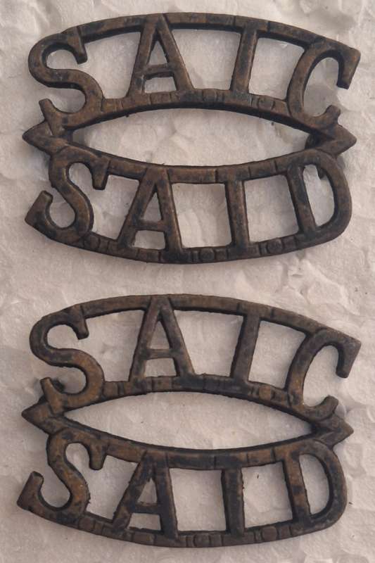 SAUDF - SAIC / SAID (INSTRUCTIONAL CORPS) SHOULDER TITLE PAIR.