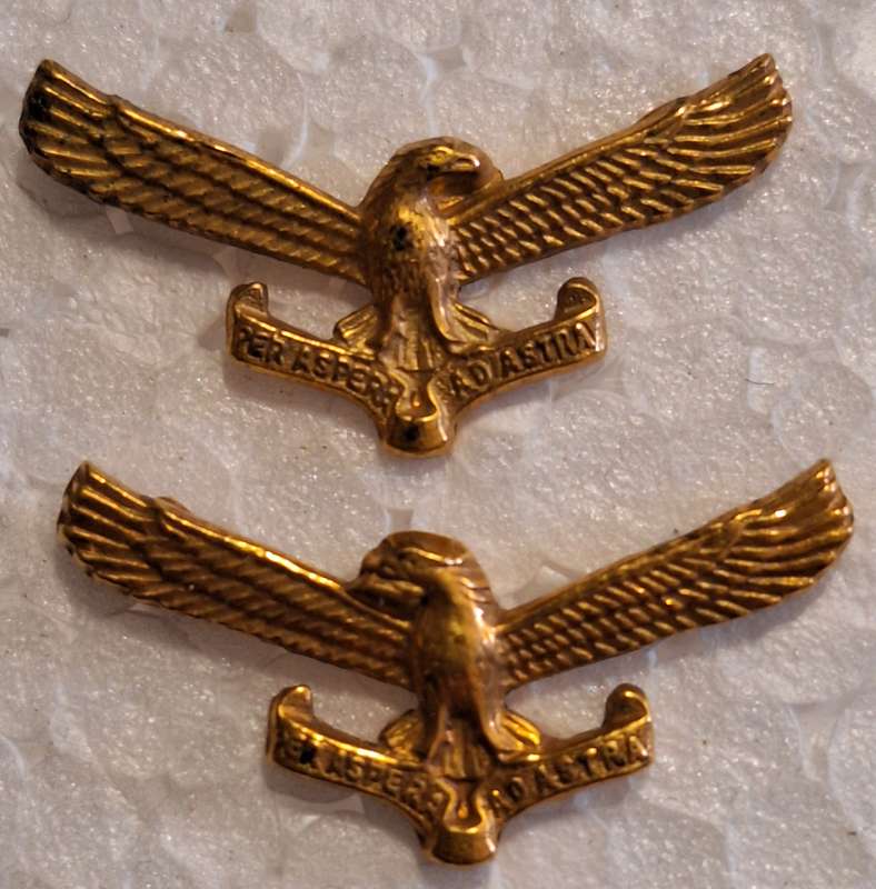 SAAF - GILDING (MESS DRESS) COLLAR BADGES - PINS INTACT
