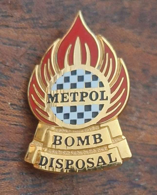 UK METROPOLITAN POLICE - BOMB DISPOSAL / EOD BADGE