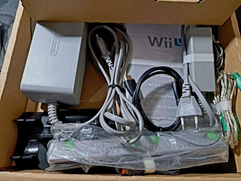Nintendo Wii U - Zombi U Premium Game Pack, Limited Edition, Complete! Plays Wii & WiiU