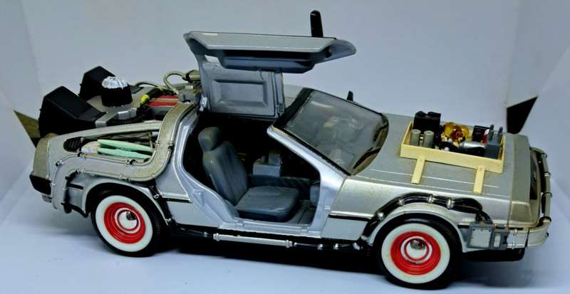 Older BTF Version - Welly 1:24 - Back To The Future 3 DeLorean
