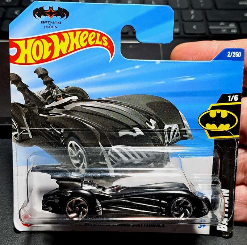 HOTWHEELS / HOT WHEELS - Batman and Robin - New Batmobile - 1.64