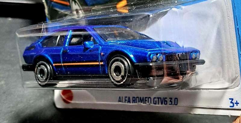HOTWHEELS / HOT WHEELS - Stunning Metallic Blue Alfa Romeo GTV6 3.0 - 1.64