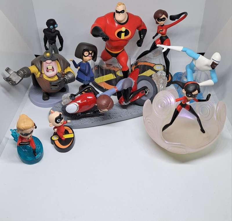 Disney Deluxe Figurines - The Incredibles 2 - Complete Ensemble of 10 - 4-12cm Mint