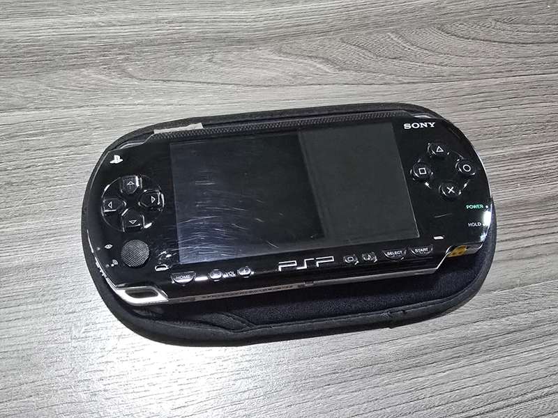 Original Playstation PSP 1000 with Game (Please Read)