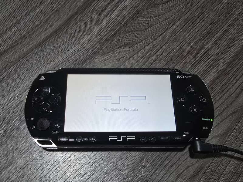 Original Playstation PSP 1000 with Game (Please Read)