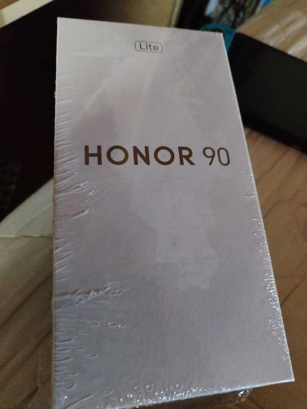 Honor 90 Lite with Earbuds