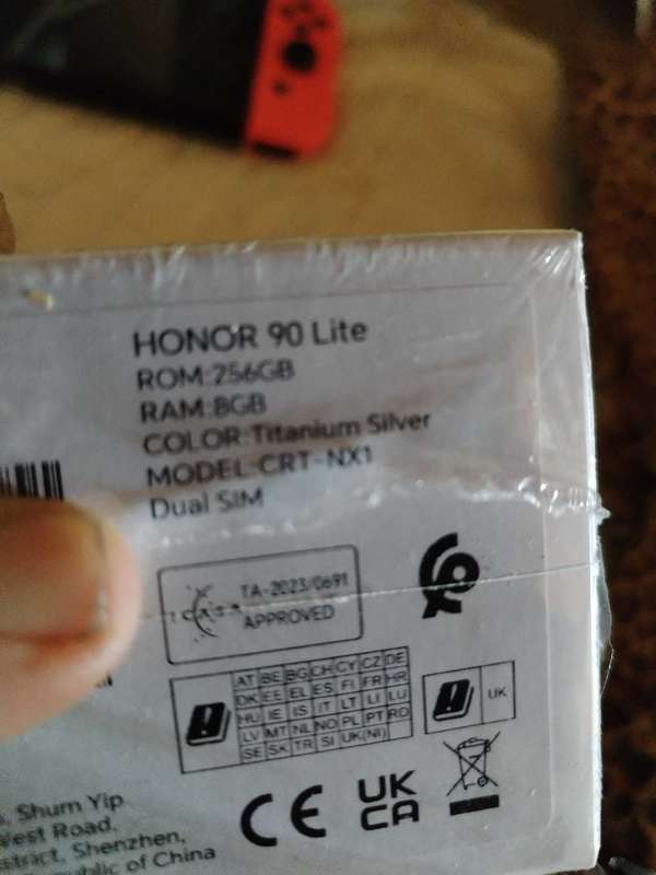 Honor 90 Lite with Earbuds