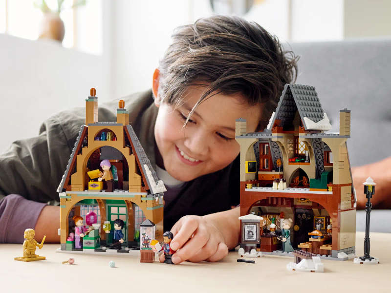 LEGO® Harry Potter - Hogsmeade Village Visit (76388)