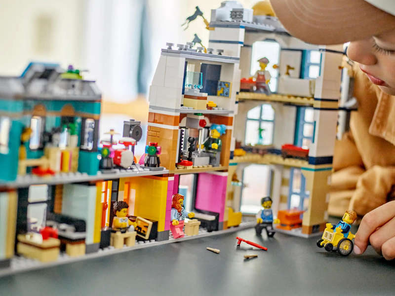 LEGO® Creator 3-in-1 Main Street (31141)