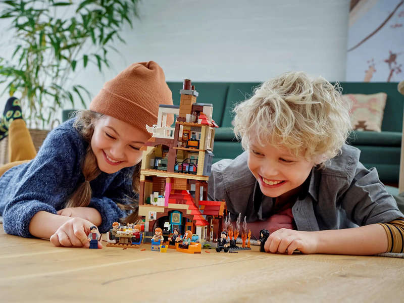 LEGO® Harry Potter - Attack on the Burrow (75980)