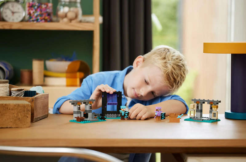 LEGO® Minecraft - The Armory (21252)