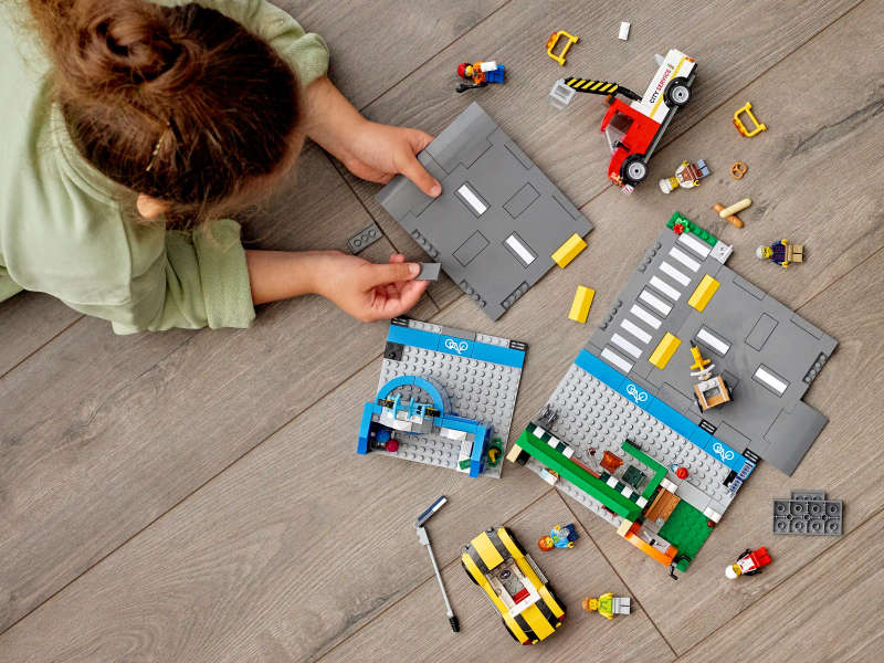 LEGO® City - Shopping Street (60306) - [Pre-owned set]