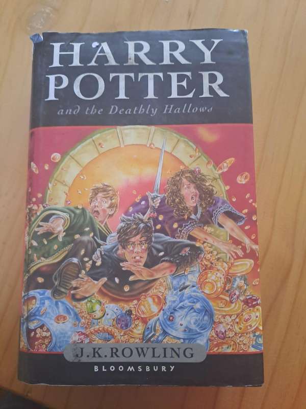 Harry Potter and the Deathly Hallows - JK Rowling (hardcover)
