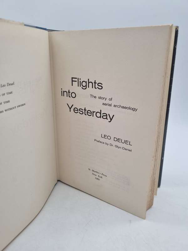 Flights Into Yesterday: The Story of Aerial Archaeology by Leo Deuel | 1969