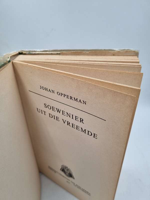 Soewenier uit die Vreemde by Johan Opperman