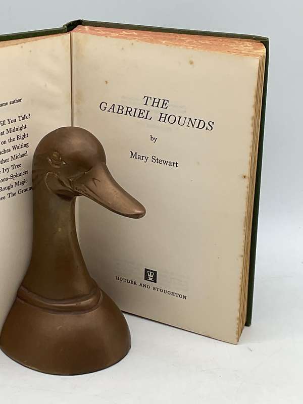 The Gabriel Hounds - Mary Stewart