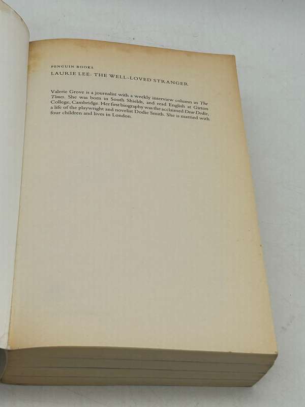 Laurie Lee: The Well-Loved Stranger by Valerie Grove
