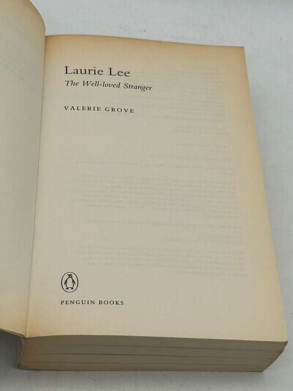 Laurie Lee: The Well-Loved Stranger by Valerie Grove