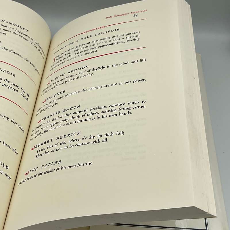 Dale Carnegie's Scrapbook: A Treasury of the Wisdom of the Ages