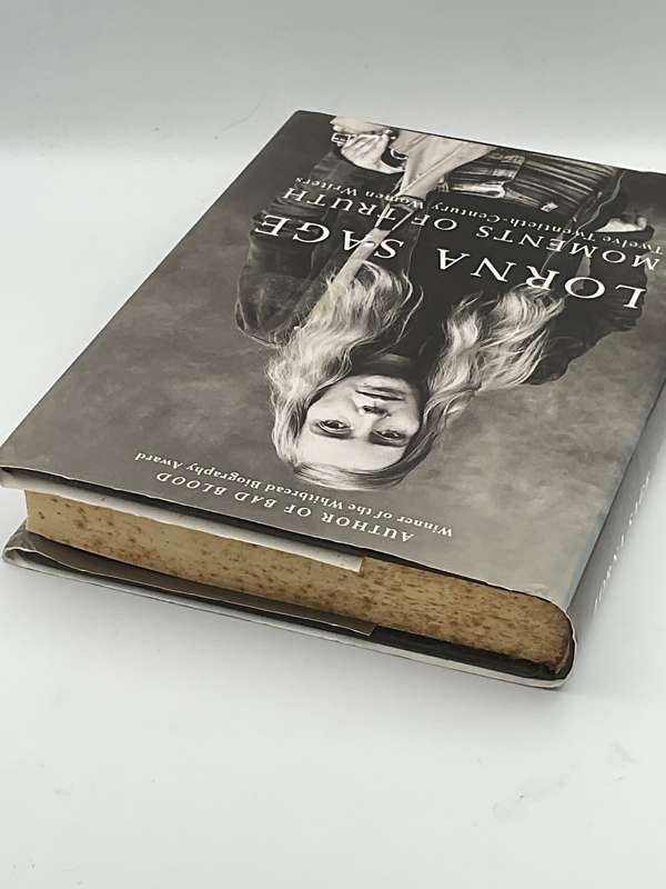 Moments of Truth: Twelve Twentieth-Century Women Writers by Lorna Sage