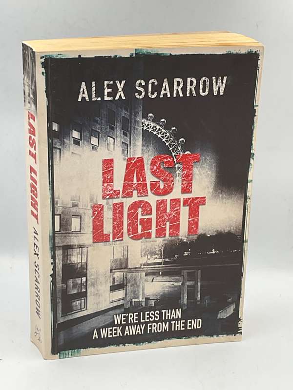 Last Light - Alex Scarrow | Soft Cover Large Format