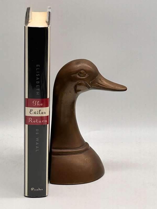 The Exiles Return by Elisabeth De Waal