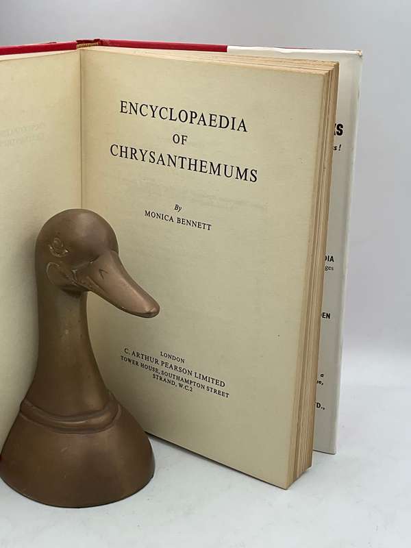 Pearson's Encyclopaedia of Chrysanthemums Monica Bennett First Edition 1958