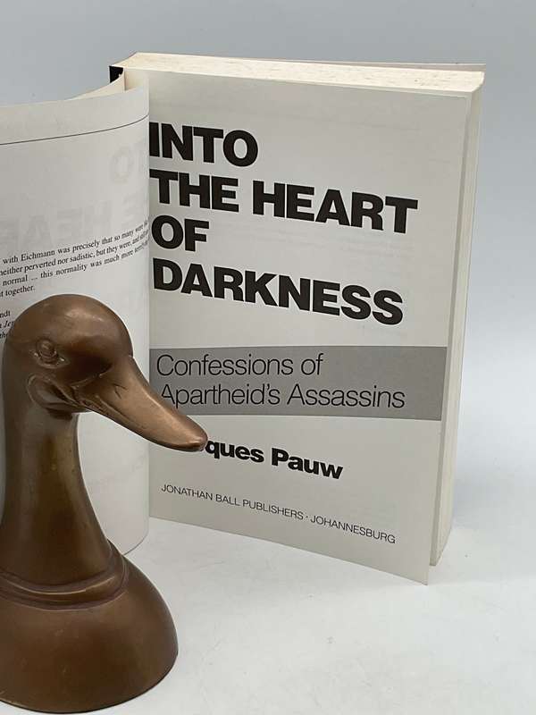 Into the Heart of Darkness: Confessions of Apartheid's Assassins - Jacques Pauw