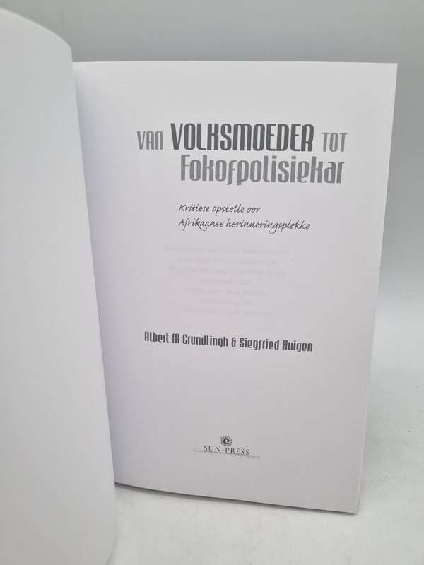 Van Volksmoeder tot Fokofpolisiekar deur Albert Grundlingh & Siegried Huigen
