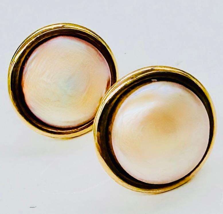 9CT YELLOW GOLD PEARL STUD EARRINGS. PINKISH RAINBOW IRIDESCENCE. Classic Bezel set Design