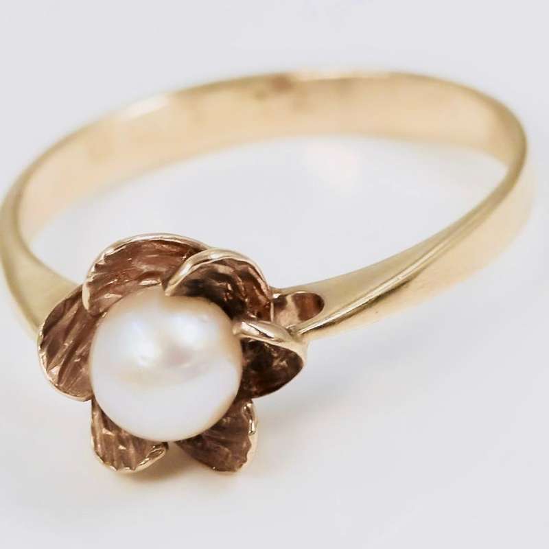 VINTAGE NATURAL FRESHWATER PEARL 9CT YELLOW GOLD RING. LONDON HALLMARKED LIMITED EDITION