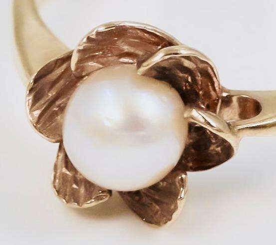 VINTAGE NATURAL FRESHWATER PEARL 9CT YELLOW GOLD RING. LONDON HALLMARKED LIMITED EDITION