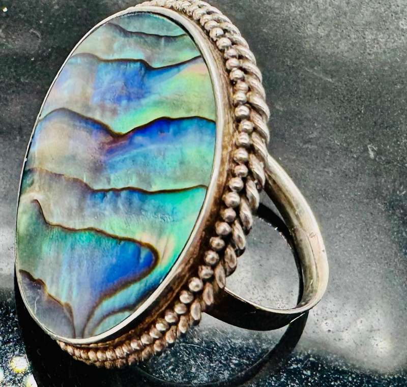 LARGE SOLID STERLING SILVER RING NATURAL ABALONE SHELL IN GLORIOUS PEACOCK COLOURS
