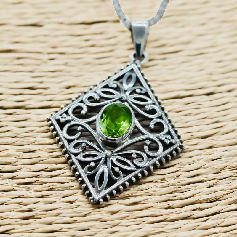 NATURAL PERIDOT STERLING SILVER PENDANT NECKLACE WITH INTRICATE OPENWORK DETAIL