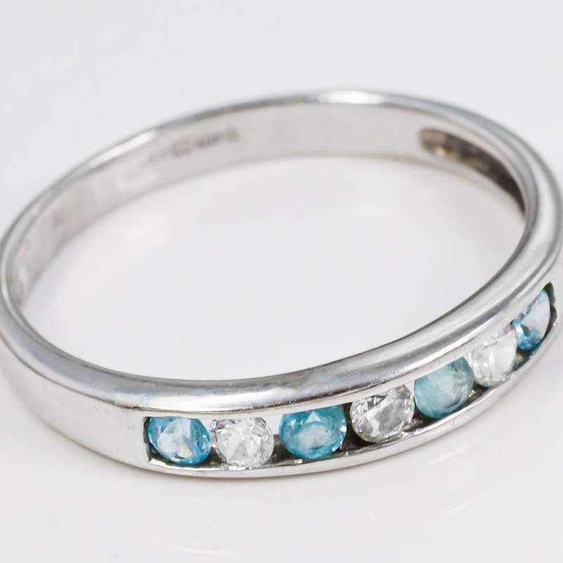 SKY BLUE TOPAZ 9CT WHITE GOLD RING CHANNEL SET GEMSTONES w/CUBIC ZIRCONIAS. ENGLISH HALLMARKS