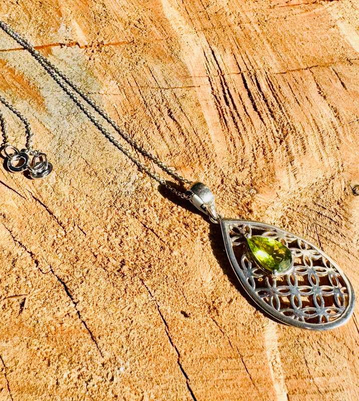 NATURAL PERIDOT STERLING SILVER PENDANT NECKLACE WITH INTRICATE OPENWORK DETAIL