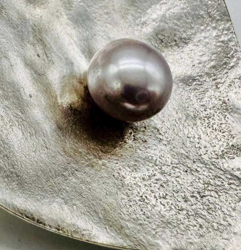 HANDCRAFTED SOLID STERLING SILVER ORGANIC LILY-SHAPED PENDANT WITH NATURAL PEARL