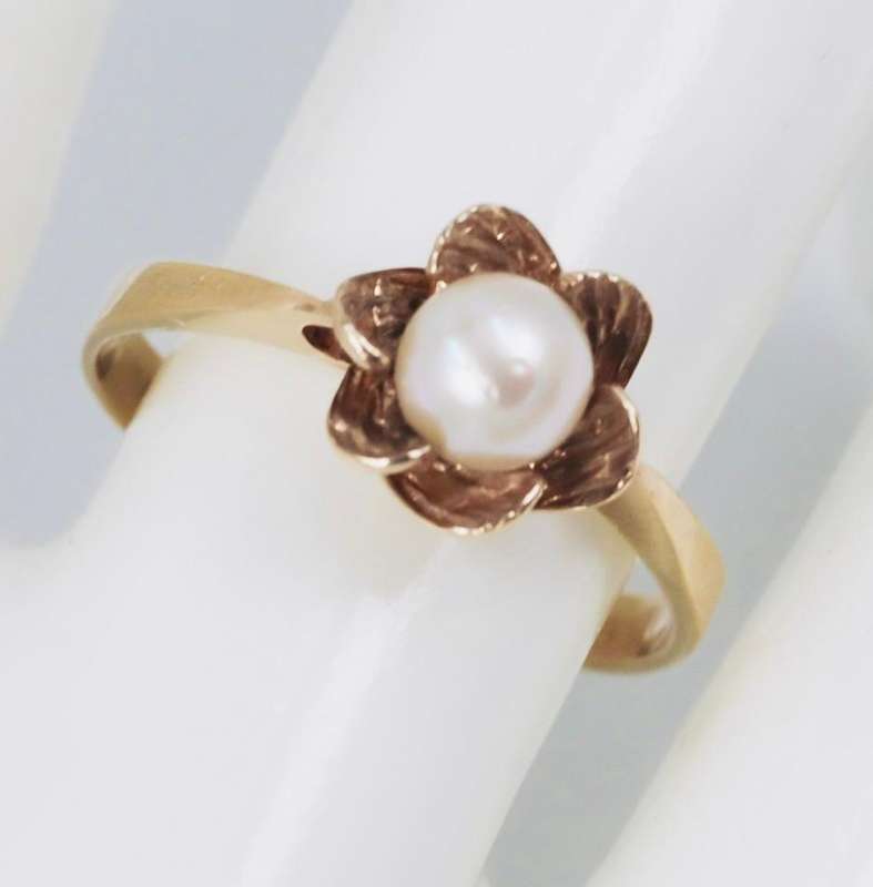 VINTAGE NATURAL FRESHWATER PEARL 9CT YELLOW GOLD RING. LONDON HALLMARKED LIMITED EDITION