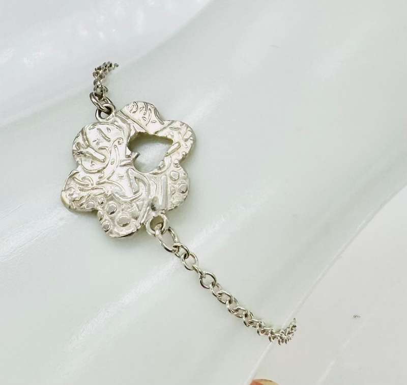 HANDCRAFTED PRETTY STERLING SILVER BRACELET CHAIN WITH PENDANT FEATURE - HEART KEYHOLE DESIGN