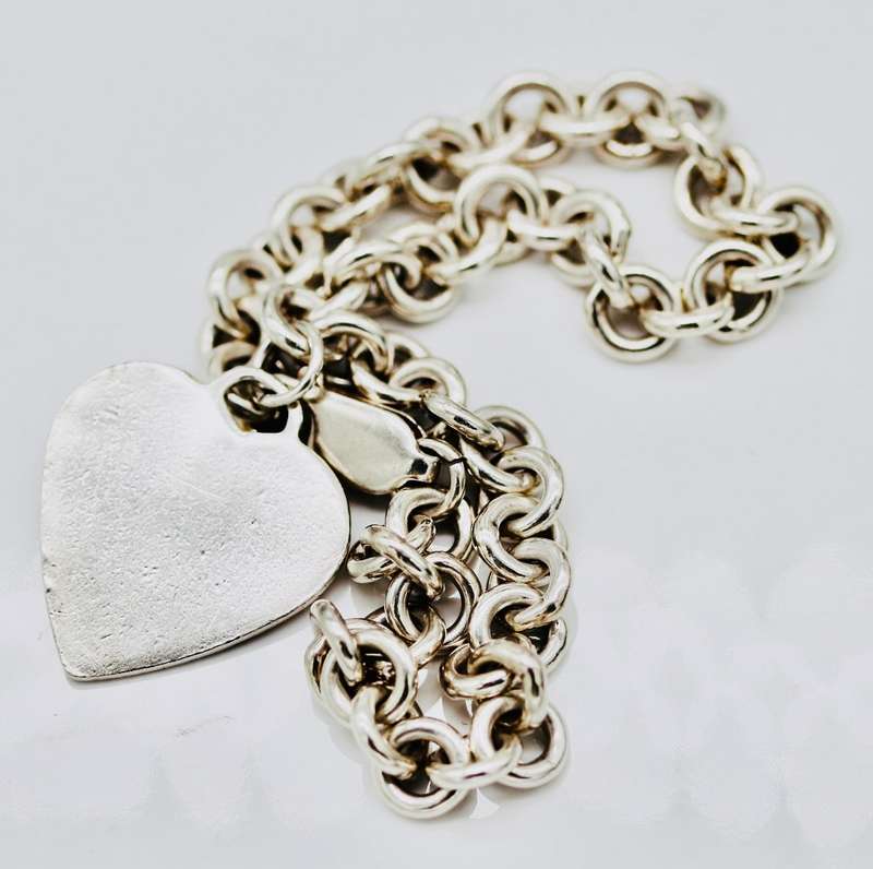 CLASSIC VINTAGE SOLID STERLING SILVER CABLE CHAIN BRACELET WITH HEART TAG. 925