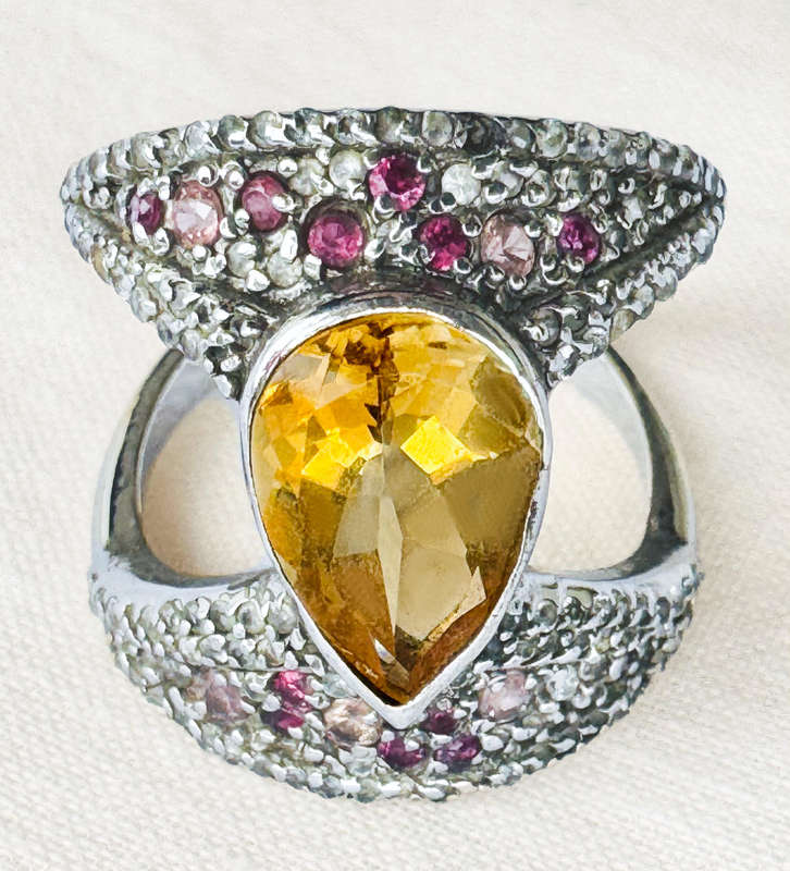 PEAR FACETED NATURAL EARTH-MINED 2,4CT CITRINE STERLING SILVER RING WITH GARNETS