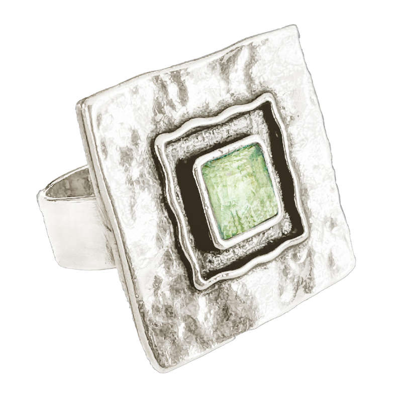 UNUSUAL HANDCRAFTED PERIDOT STERLING SILVER RING. Hand Hammered feature
