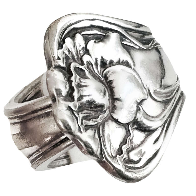 HEAVY VINTAGE SILVER SPOON RING FROM ENGLAND WITH DECORATIVE DETAIL